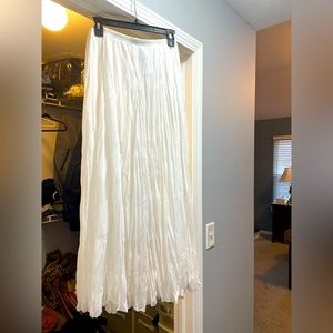Verybeautiful white skirt like new becaus I worn only once.It is really like new